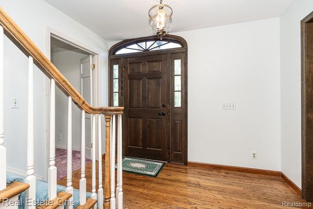 2633 New England Drive, Rochester Hills, MI 48309