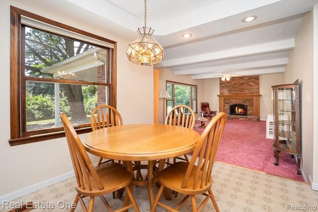 2633 New England Drive, Rochester Hills, MI 48309