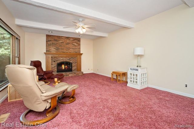 2633 New England Drive, Rochester Hills, MI 48309