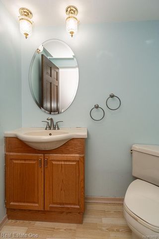 2633 New England Drive, Rochester Hills, MI 48309