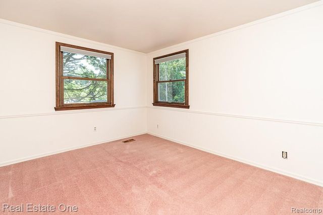 2633 New England Drive, Rochester Hills, MI 48309