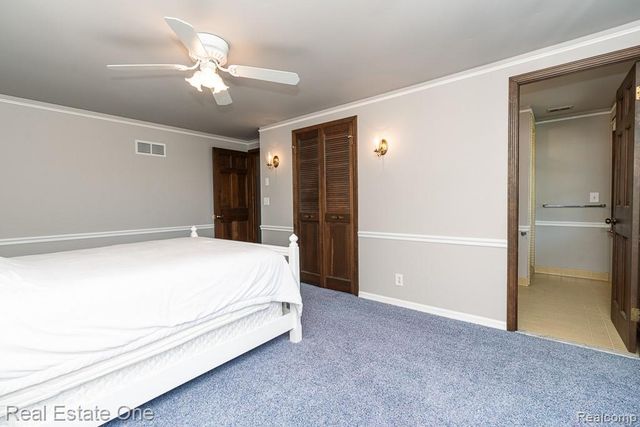 2633 New England Drive, Rochester Hills, MI 48309