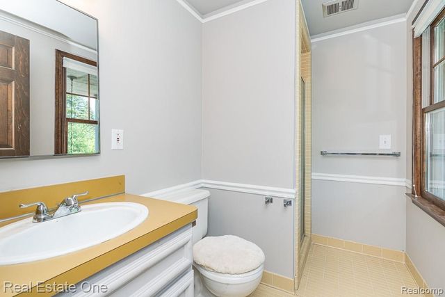 2633 New England Drive, Rochester Hills, MI 48309