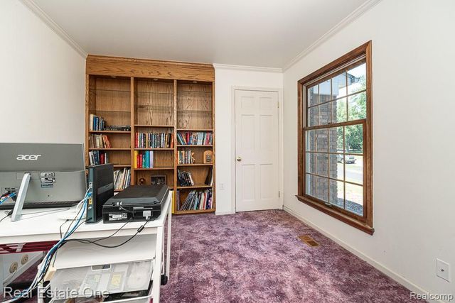 2633 New England Drive, Rochester Hills, MI 48309