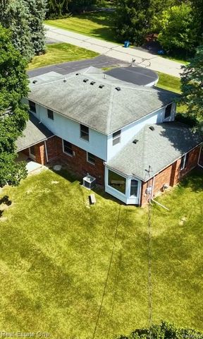 2633 New England Drive, Rochester Hills, MI 48309