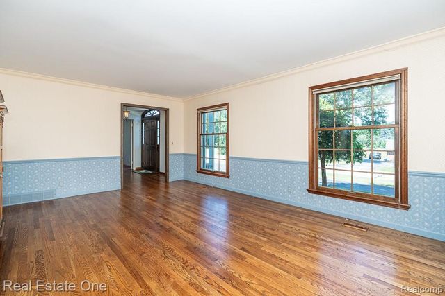 2633 New England Drive, Rochester Hills, MI 48309