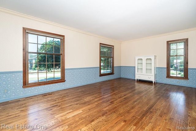 2633 New England Drive, Rochester Hills, MI 48309