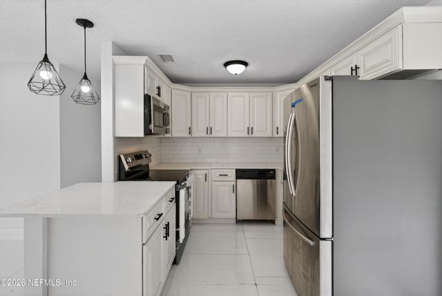 7028 LINCOLN Circle W, Jacksonville, FL 32209