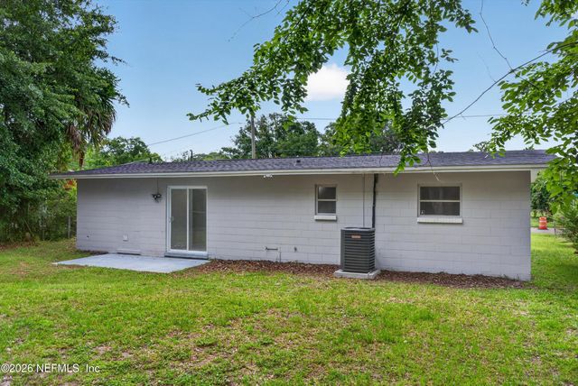 7028 LINCOLN Circle W, Jacksonville, FL 32209