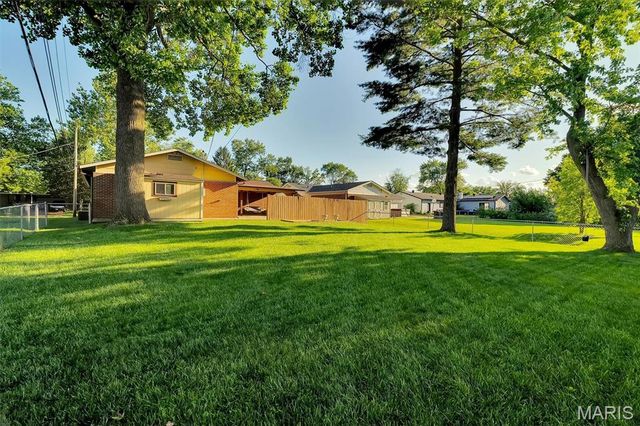 2625 Woodsage Drive, Florissant, MO 63033