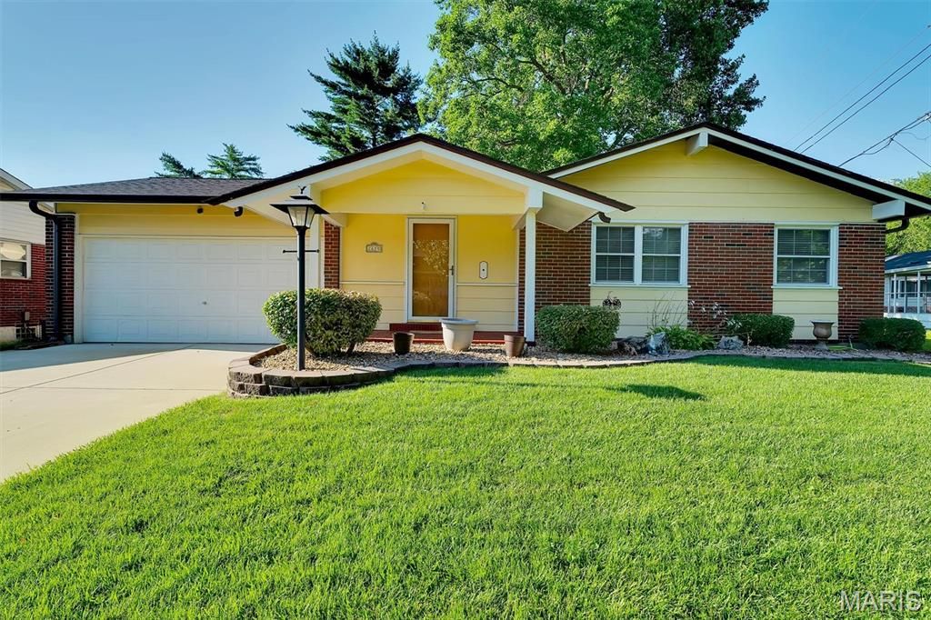 2625 Woodsage Drive, Florissant, MO 63033