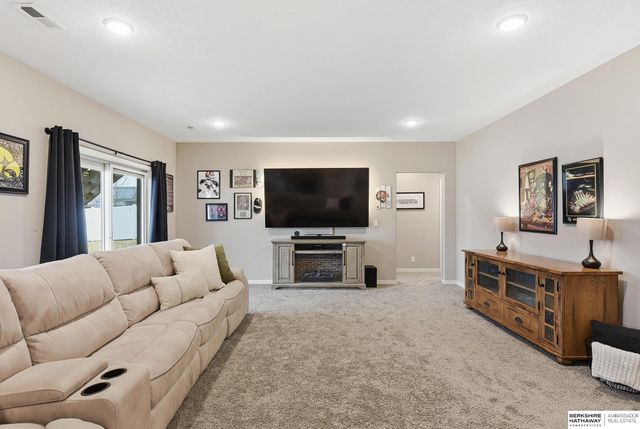 17122 Potter Street, Bennington, NE 68007