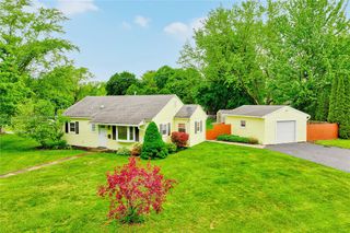 160 Iroquois Street, Webster, NY 14580
