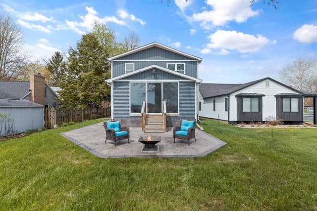 8125 W Long Lake Drive, Pavilion Twp, MI 49048