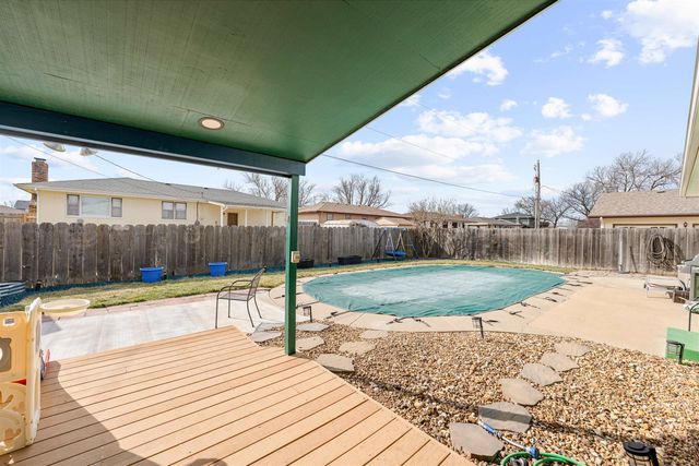 400 Laura St, Salina, KS 67401