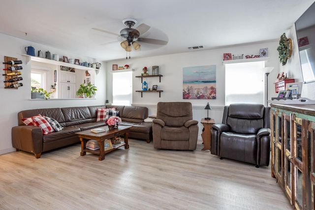 1000 Alden Glen Dr, Tracy, CA 95376