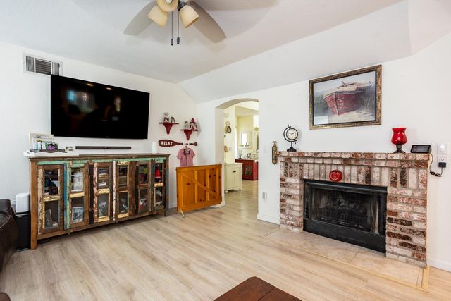 1000 Alden Glen Dr, Tracy, CA 95376