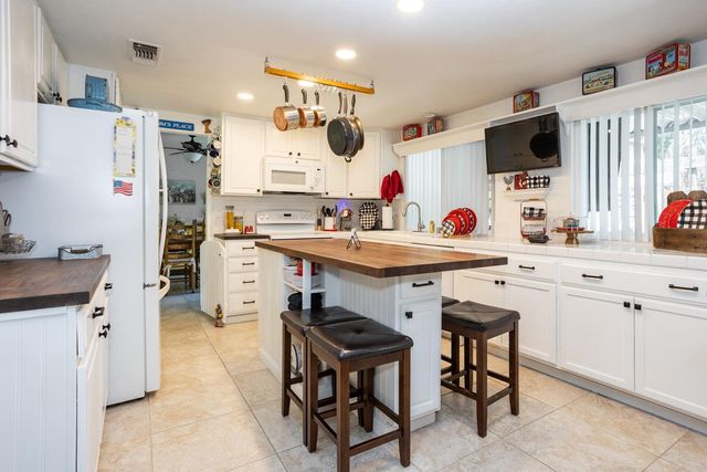 1000 Alden Glen Dr, Tracy, CA 95376