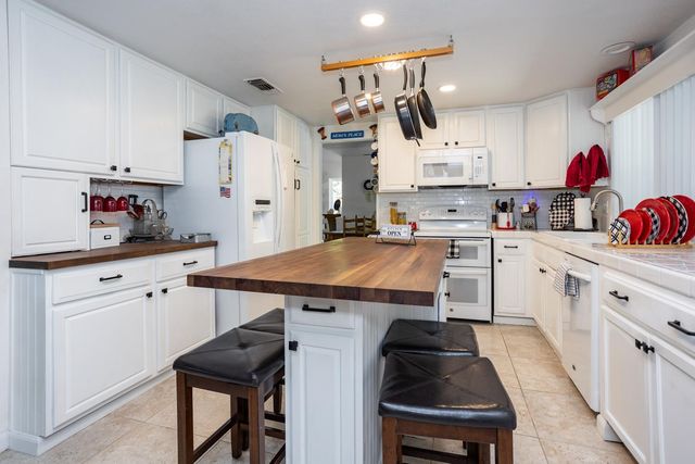 1000 Alden Glen Dr, Tracy, CA 95376