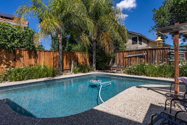 1000 Alden Glen Dr, Tracy, CA 95376