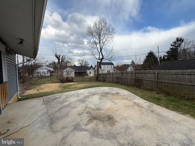 1118 CIRCLE DR, Martinsburg, WV 25401