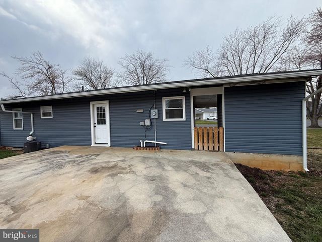 1118 CIRCLE DR, Martinsburg, WV 25401