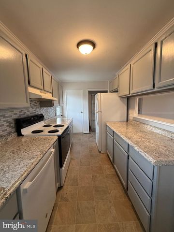 1118 CIRCLE DR, Martinsburg, WV 25401