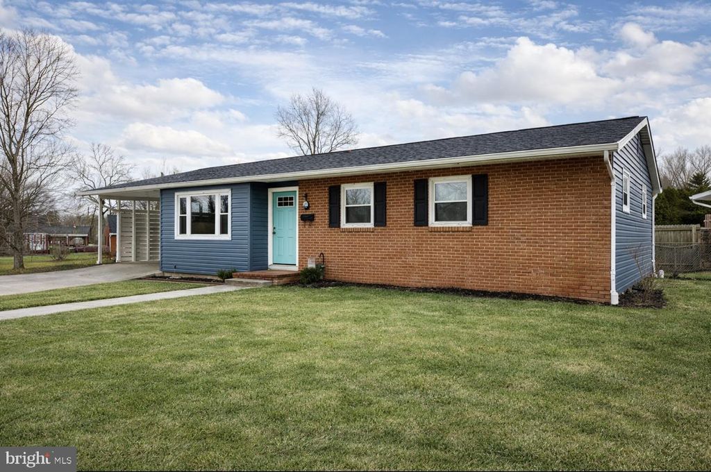 1118 CIRCLE DR, Martinsburg, WV 25401