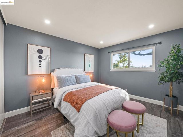 2106 Otis Dr D, Alameda, CA 94501