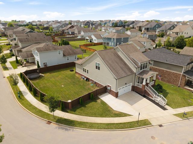 3344 Vinemont Dr, Thompsons Station, TN 37179