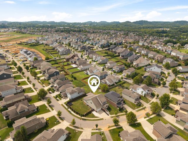 3344 Vinemont Dr, Thompsons Station, TN 37179