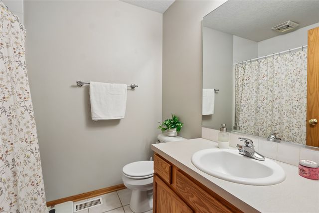 900 67th Street 301, West Des Moines, IA 50266