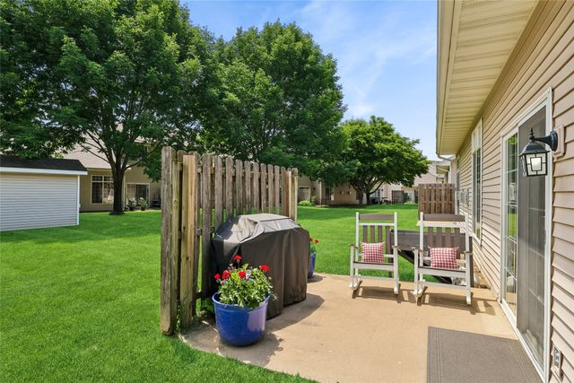 900 67th Street 301, West Des Moines, IA 50266