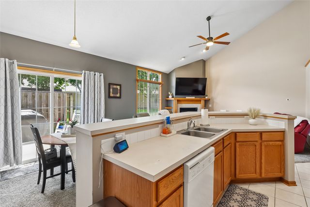 900 67th Street 301, West Des Moines, IA 50266
