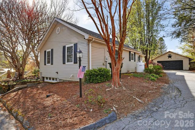 112 Gibbs Street, Hendersonville, NC 28739