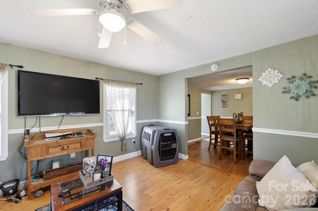 112 Gibbs Street, Hendersonville, NC 28739