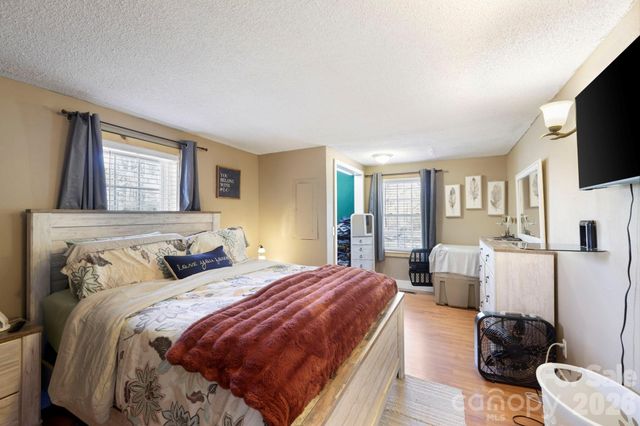 112 Gibbs Street, Hendersonville, NC 28739