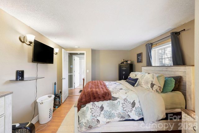 112 Gibbs Street, Hendersonville, NC 28739