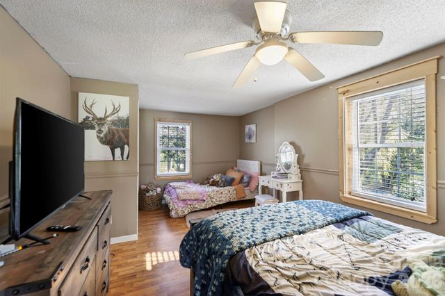 112 Gibbs Street, Hendersonville, NC 28739