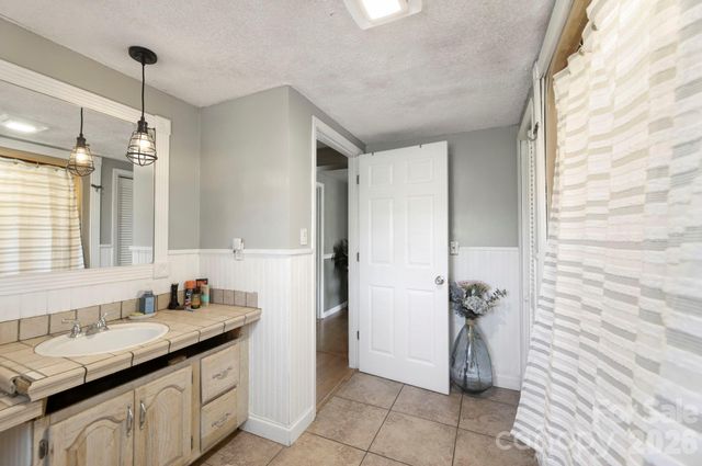 112 Gibbs Street, Hendersonville, NC 28739