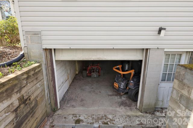 112 Gibbs Street, Hendersonville, NC 28739