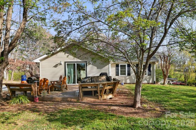 112 Gibbs Street, Hendersonville, NC 28739