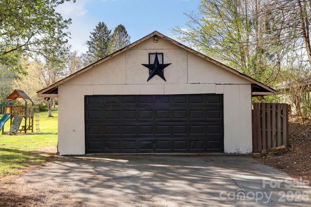 112 Gibbs Street, Hendersonville, NC 28739