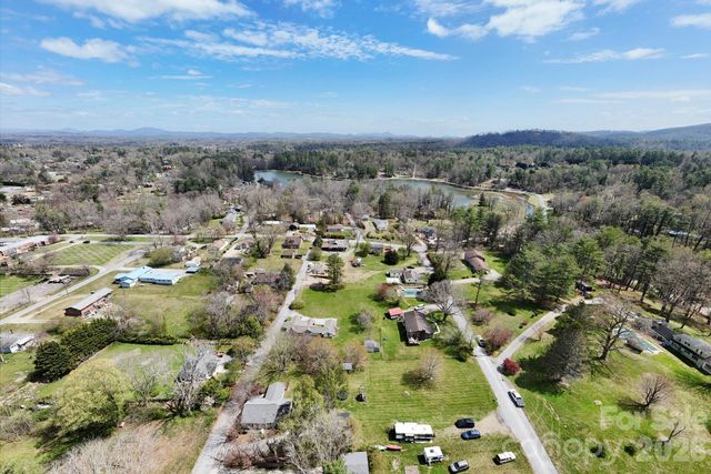 112 Gibbs Street, Hendersonville, NC 28739