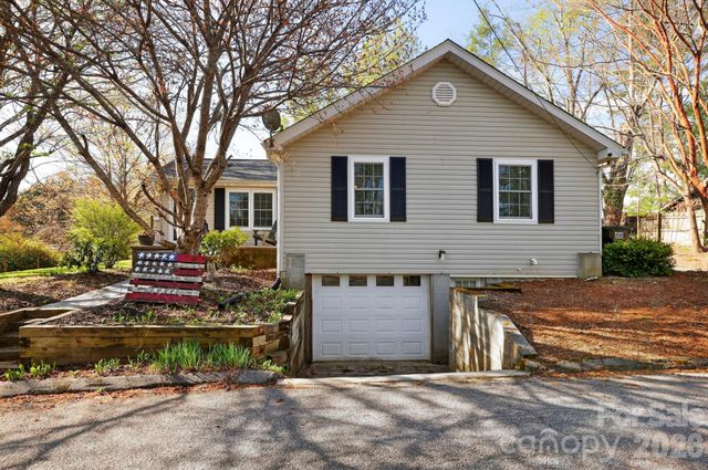 112 Gibbs Street, Hendersonville, NC 28739