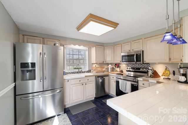 112 Gibbs Street, Hendersonville, NC 28739