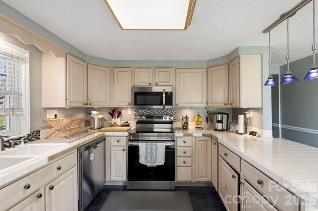 112 Gibbs Street, Hendersonville, NC 28739