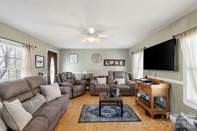 112 Gibbs Street, Hendersonville, NC 28739