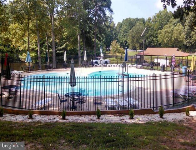 902 JONES DR, Ruther Glen, VA 22546