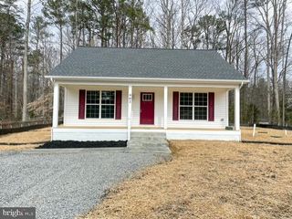 902 JONES DR, Ruther Glen, VA 22546